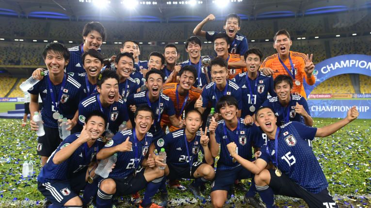 Timnas Jepang U-16 saat merayakan gelar Piala Asia U-16 2018. Copyright: © The-AFC.com