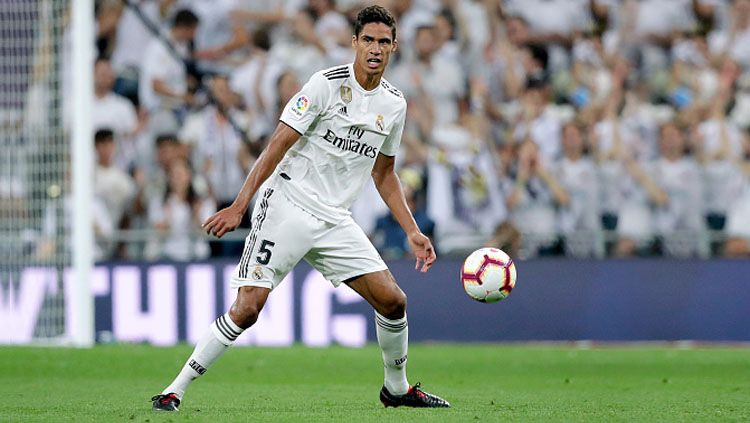 Raphael Varane, bek anyar Manchester United saat berseragam Real Madrid. Copyright: © Getty Images