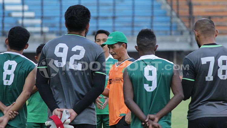 Persebaya Surabaya sempat meraih hasil kurang memuaskan di tiga pertandingan awal mereka di Liga 1 2019 lalu. Copyright: © Fitra Herdian/INDOSPORT