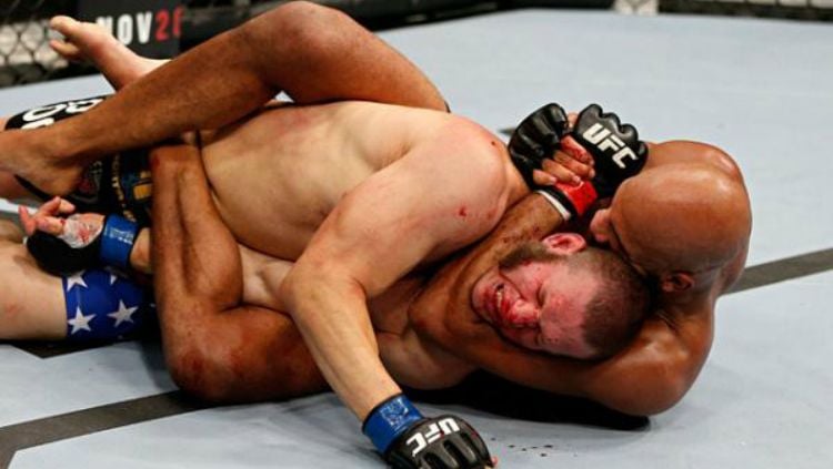 Terdapat momen unik dalam sebuah pertarung Mix Martial Arts (MMA) di mana dua petarung TKO bersamaan lantaran sama-sama mendaratkan pukulan uppercut. Copyright: © Sherdog