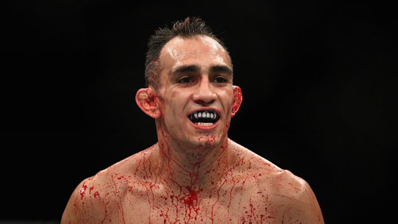 Duel superfight UFC antara Tony Ferguson vs Dustin Poirier dipastikan gagal atau tak akan terlaksana lantaran salah satu petarung tak mencapai kata sepakat. Copyright: © Getty Images