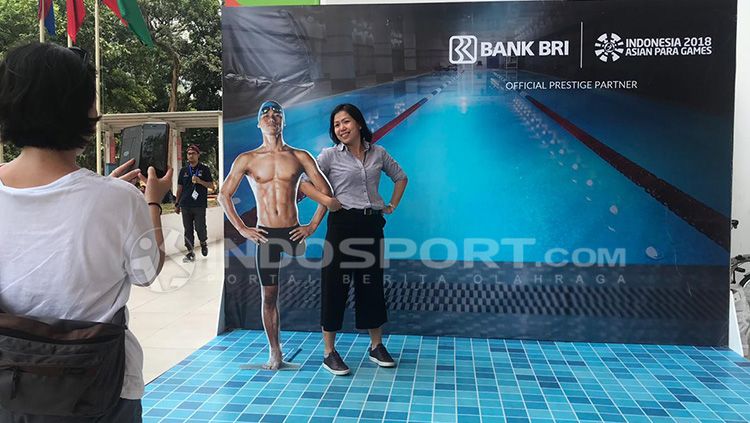 Bergaya Diatas Kolam Tiruan. Copyright: &copy; Alfia Nurul Fadillah/INDOSPORT