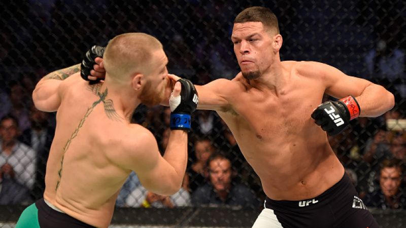 Nate Diaz (kanan) menepis kabar yang menyebutnya akan segera pensiun dari dunia MMA. Copyright: © Getty Images