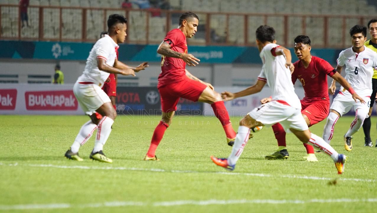 Indonesia vs Myanmar di laga uji coba jelang Piala AFF 2018. Copyright: © Herry Ibrahim/Indosport.com