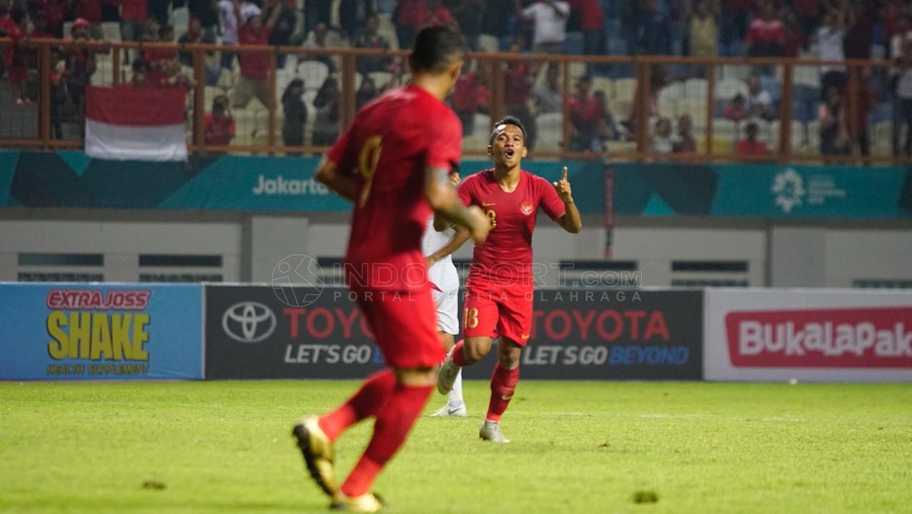 Selebrasi Irfan Jaya, gol ketiga babak pertama untuk Indonesia vs Myanmar. Copyright: © Herry Ibrahim/Indosport.com