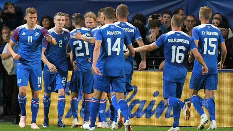 Selebrasi para pemain Islandia usai gol ke gawang Prancis. Copyright: © Getty Images