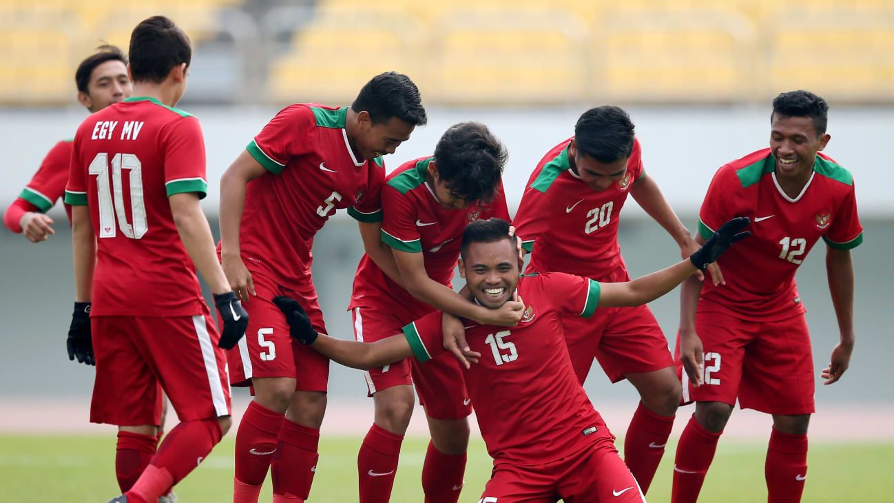 Skuat Timnas Indonesia U-19 merayakan gol yang dicetak oleh Saddil Ramdani. Copyright: © AFC