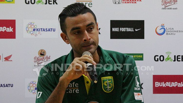 Otavio Dutra saat konfrensi pers usai laga Persebaya Surabaya vs Borneo FC. Copyright: © Fitra Herdian/INDOSPORT