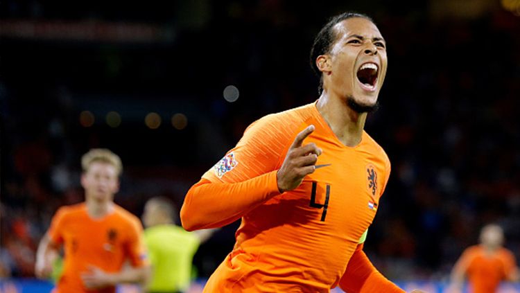 Virgil van Dijk merayakan golnya ke gawang Jerman dalam laga UEFA Nations League. Copyright: © Getty Images