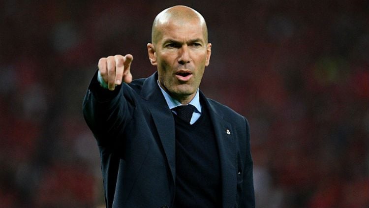 Pelatih Real Madrid, Zinedine Zidane merasa geram dengan permainan tim besutannya saat melawan Rayo Vallecano. Copyright: © INDOSPORT