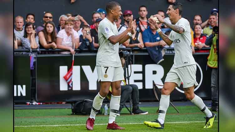 Kylian Mbappe (kiri) dan Angel Di Maria, 2 bintang PSG. Copyright: © Getty Images