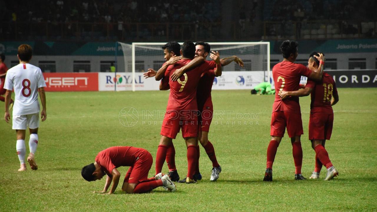 Jalannya pertandingan Timnas Indonesia vs Hong Kong. Copyright: © Herry Ibrahim/Indosport.com
