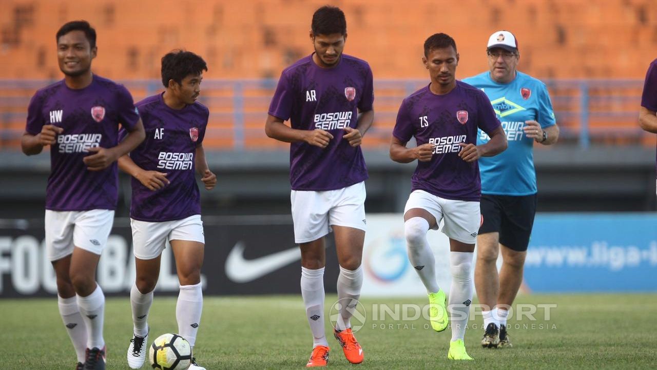 Tim sepakbola PSM Makassar saat latihan. Copyright: © Wira Wahyu Utama/Indosport.com