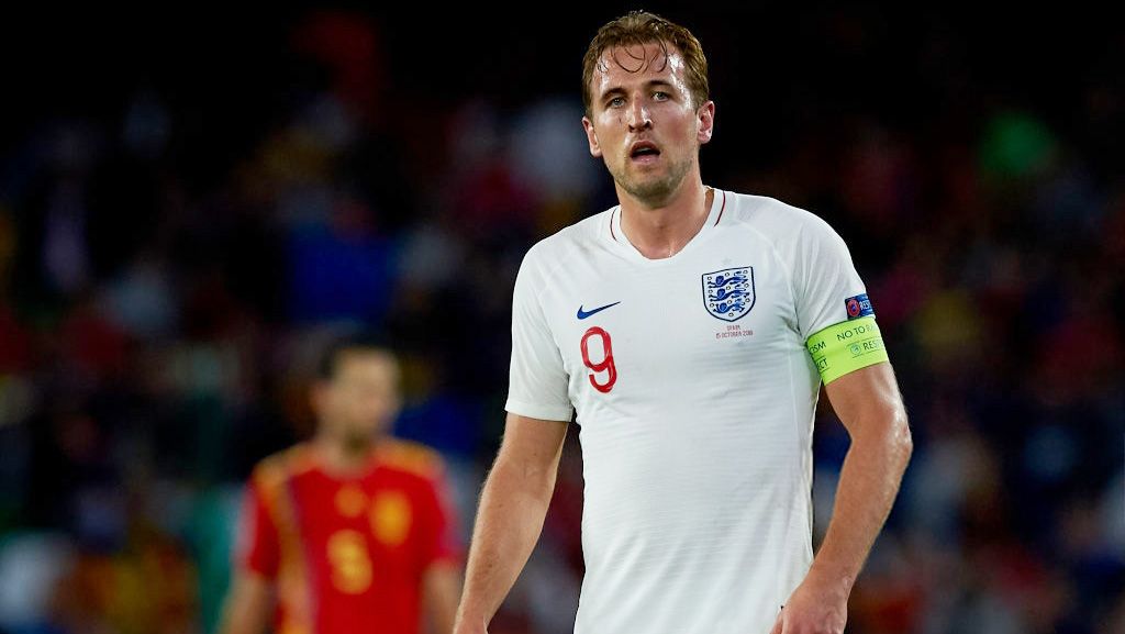 Harry Kane, penyerang andalan sekaligus kapten timnas Inggris yang mencetak gol di laga debutnya bersama tim Tiga Singa. Copyright: © Getty Images