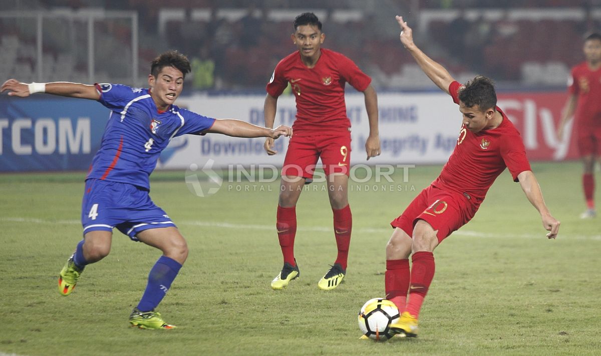 Proses terjadinya gol pertama Timnas U-19 ke gawang China Taipe lewat kaki Egy Maulana Vikri. Copyright: © Herry Ibrahim/INDOSPORT