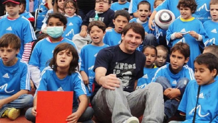 Messi saat melakukan kegiatan amal Copyright: &copy; Lionel Messi