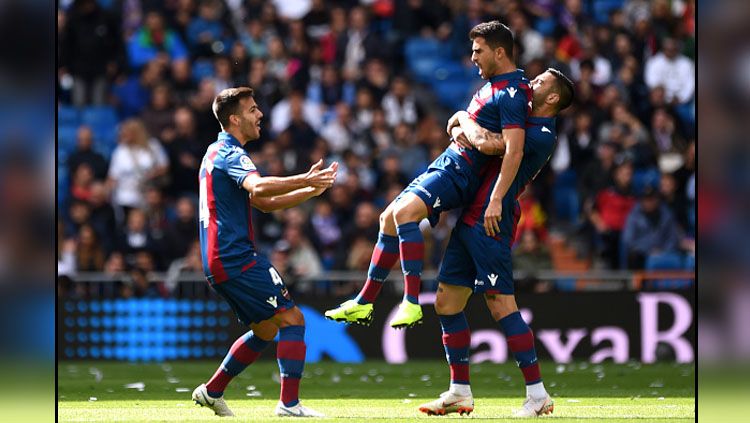 Selebrasi para pemain Levante setelah mampu unggul 2-0 atas Real Madrid. Copyright: © Getty Images