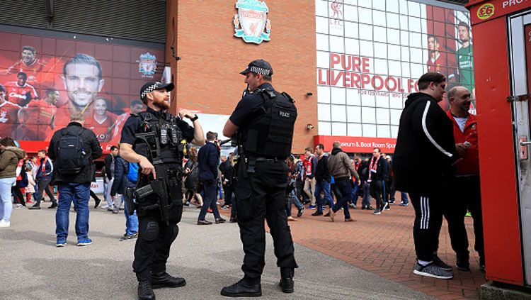 Liverpool akan gelar laga amal untuk suporternya yang diserang di Anfield beberapa waktu lalu. Copyright: © Getty Images