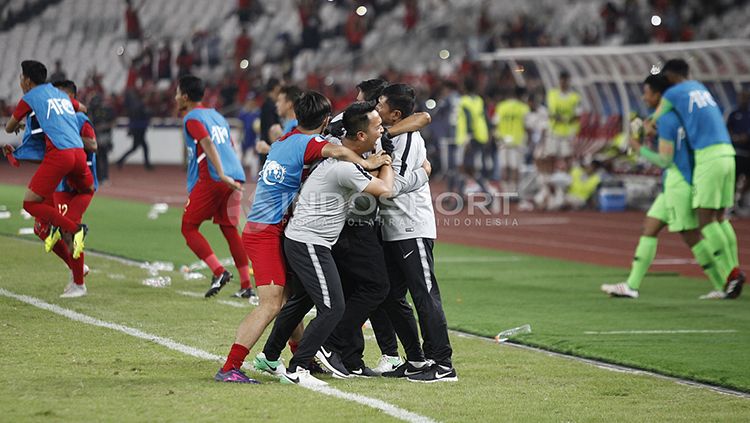 Insdra Sjafri merayakan keberhasilan lolos ke perempatfinal Piala Asia U-19 2018. Copyright: © Herry Ibrahim/INDOSPORT