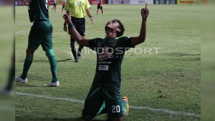 Selebrasi pemain Persebaya Surabaya. Copyright: © Fitra Herdian/INDOSPORT