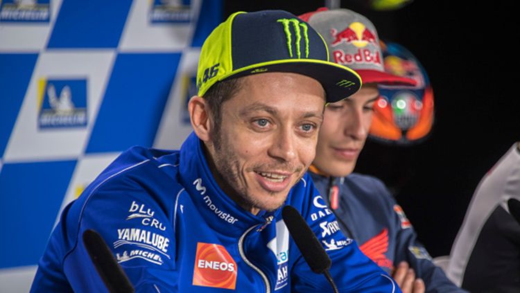 Valentino Rossi menyebut dirinya bisa mengakhiri puasa podium juaranya saat balapan di MotoGP Inggris 2019. Copyright: © Getty Images