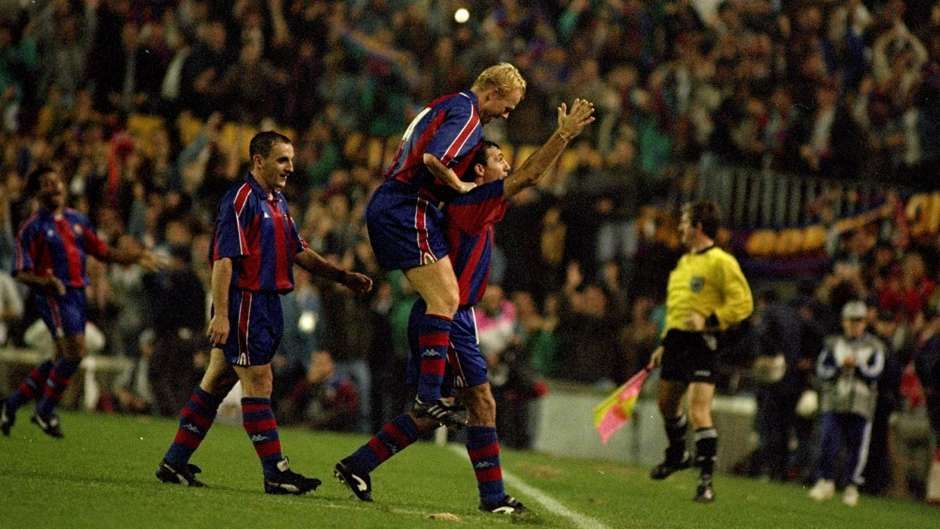 Para pemain Barcelona merayakan gol yang dicetak ke gawang Real Madrid. Copyright: &copy; Goal International