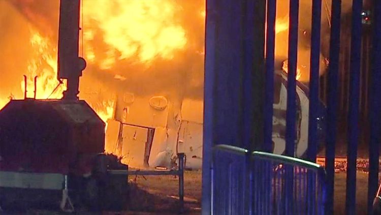 Helikopter Pemilik Leicester City yang Kecelakaan dan Terbakar. Copyright: © Sky News