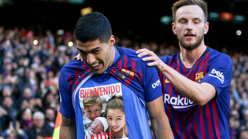 Luis Suarez merayakan golnya ke gawang Real Madrid. Copyright: © INDOSPORT