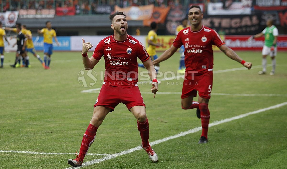 Marko Simic merayakan gol ke gawang Barito Putera. Copyright: © Herry Ibrahim/INDOSPORT