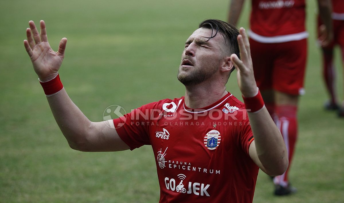 Aksi selebrasi Marko Simic usai membobol gawang lawan. Copyright: © Herry Ibrahim/INDOSPORT