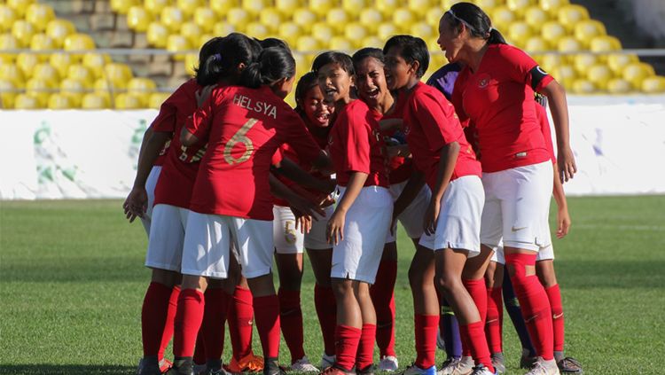 Nasib sial dialami oleh Timnas Indonesia Putri karena dibantai 0-6 Vietnam dalam laga perdana sepak bola putri SEA Games 2019. Copyright: © PSSI