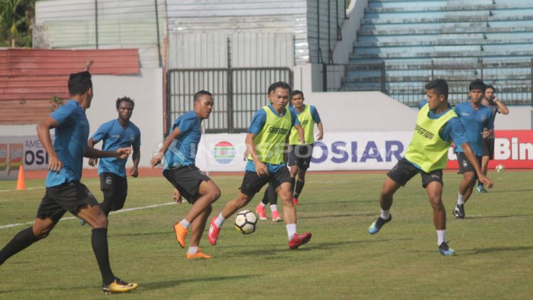 Klub sepak bola PSIS Semarang ketika berlatih. Copyright: © Ronald Seger Prabowo/INDOSPORT