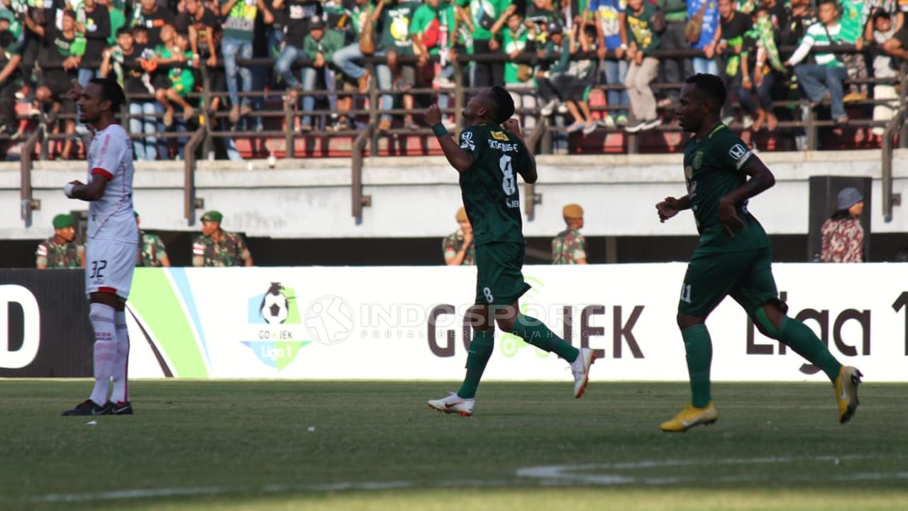 Persebaya Surabaya vs Persija Jakarta Copyright: &copy; Fitra Herdian/Indosport.com