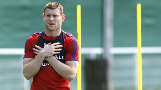 James Milner Training England Copyright: © https://www.fourfourtwo.com/performance/training/james-milner-prepare-professional