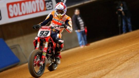 Marquez Berlatih dengan Motocross Copyright: © http://naikmotor.com/68495/latihan-motocross