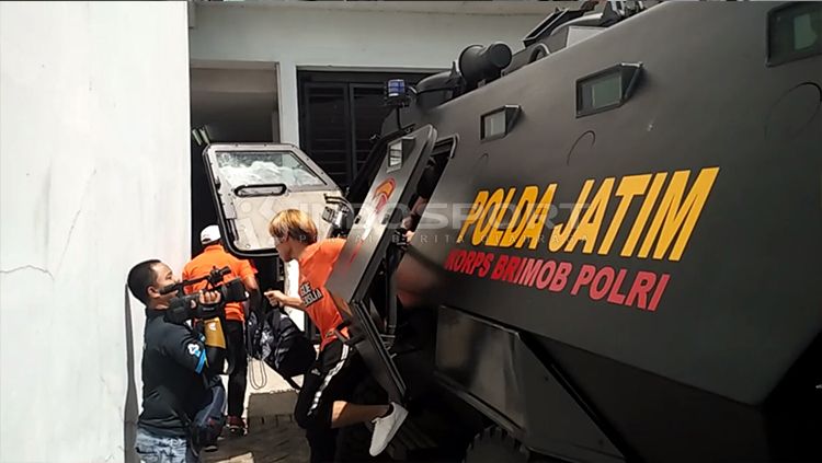 Pemain Persija Jakarta keluar dari baracuda jelang lawan Persebaya. Copyright: &copy; Fitra Herdian/INDOSPORT