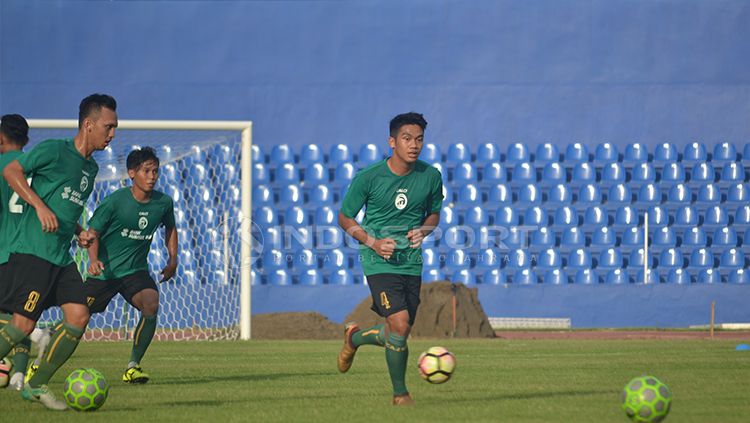 Bek Sriwijaya FC, Samuel Christianson Simanjuntak. Copyright: &copy; Muhammad Effendei/INDOSPORT
