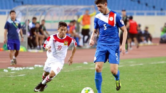 Soukaphone Vongchiengkham, dijuluki Lionel Messi-nya Laos karena postur tubuhnya yang kecil namun sangat licah di lapangan Copyright: © Bolasport
