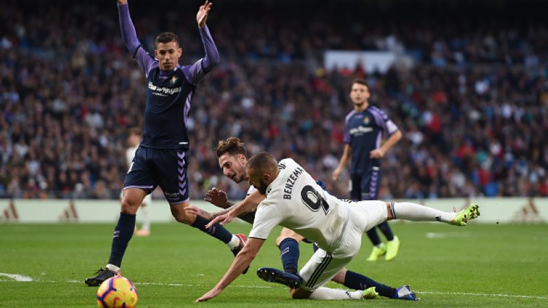 Karim Benzema saat melawan Real Valladolid. Copyright: © Getty Images