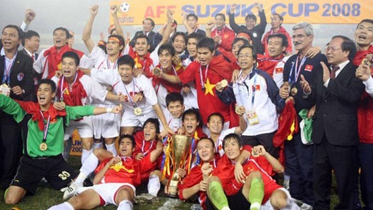 Timnas Vietnam saat menjadi juara Piala AFF 2008 Copyright: © Fourfourtwo