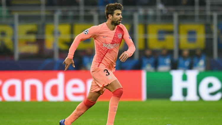 Gerard Pique dalam pertandingan Liga Champions Inter Milan vs Barcelona. Copyright: © Getty Images