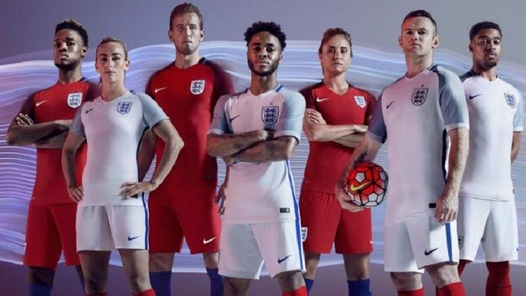 Timnas Inggris berpose dengan jersey Nike. Copyright: © striker.id