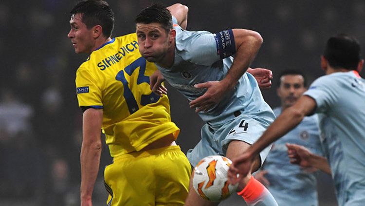 Gary Cahill mengamankan bola. Copyright: © Darren Walsh/Getty Images