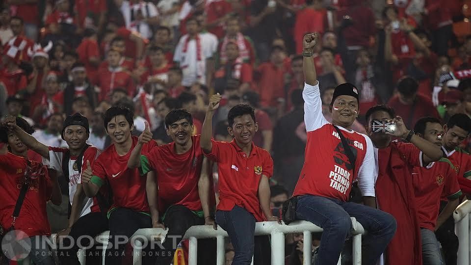 Suporter Timnas Indonesia di Gelora Bung Karno. Copyright: © INDOSPORT