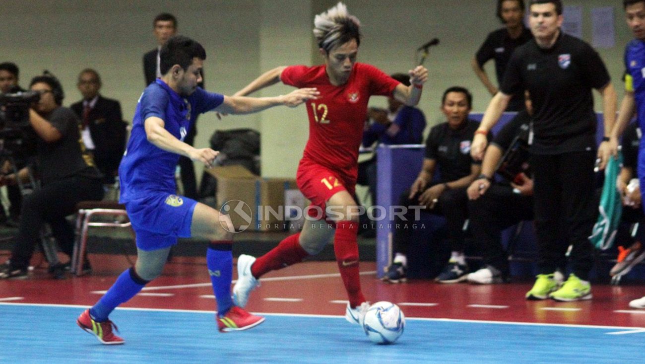 Thailand vs Indonesia di semifinal Piala AFF Futsal 2018. Copyright: © Ronald Seger Prabowo/Indosport.com
