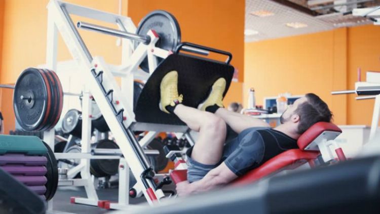 Latihan leg press Copyright: © Hellosehat