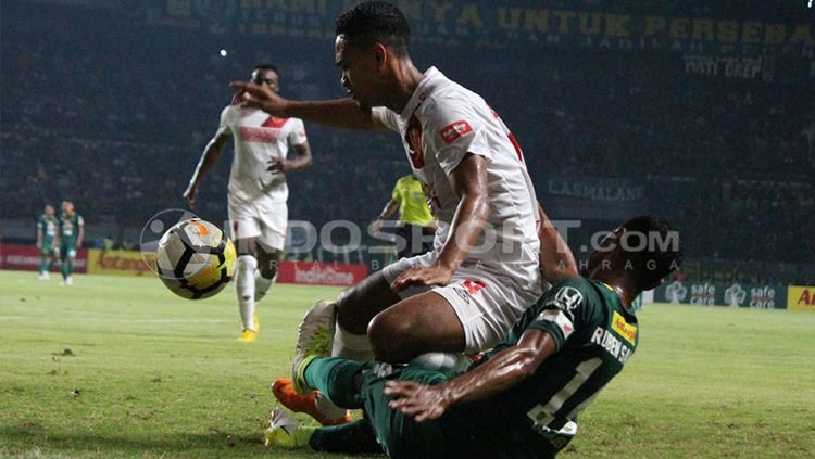 Persebaya vs PSM Makassar. Copyright: © INDOSPORT/Fitra Herdian