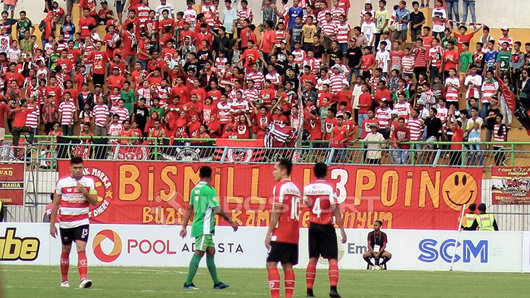 Berikut tersaji hasil pertandingan sepak bola Shopee Liga 1 Indonesia 2019 antara Madura United vs Bhayangkara FC, dimana tim tamu mampu menang 2-1. Copyright: © Ian Setiawan/INDOSPORT