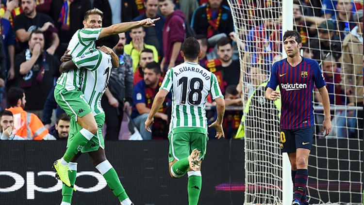 Joaquin (kirii) berselebrasi usai mencetak gol ke gawang Barcelona. Copyright: © Alex Caparros/Getty Images