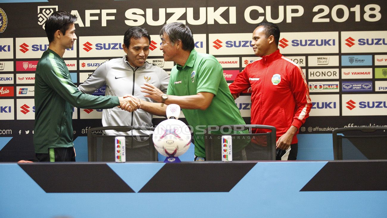 Kedua pelatih saat konfrensi pers jelang pertandingan antara Indonesia vs Timor Leste. Copyright: © Herry Ibrahim/Indosport.com
